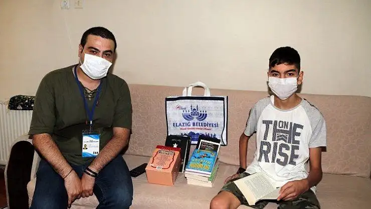 Hastalığına rağmen iki günde bir kitap bitiren Bedirhan örnek oluyor