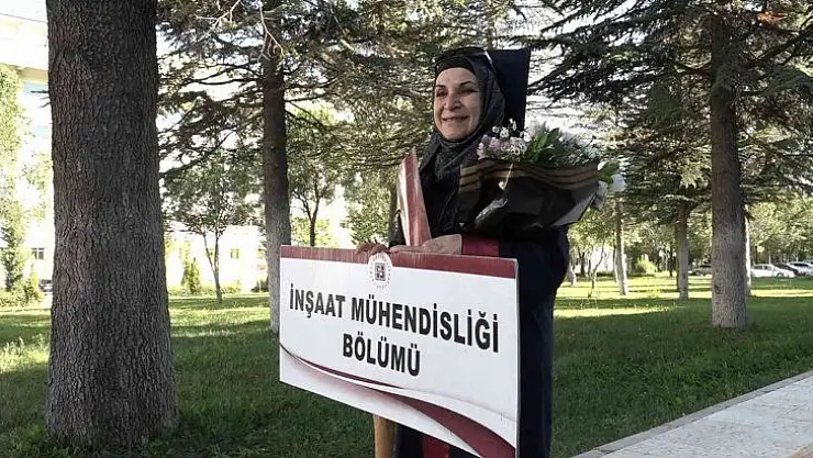 Hayali olan inşaat mühendisliğini 58 yaşında kazandı, 63 yaşında kep attı
