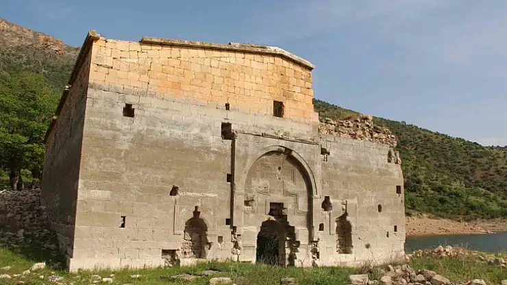 Keban Baraj Gölü üzerinde 9 saat süren tekne yolculuğu
