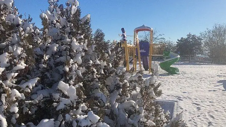 Elazığ Güne Karla Uyandı