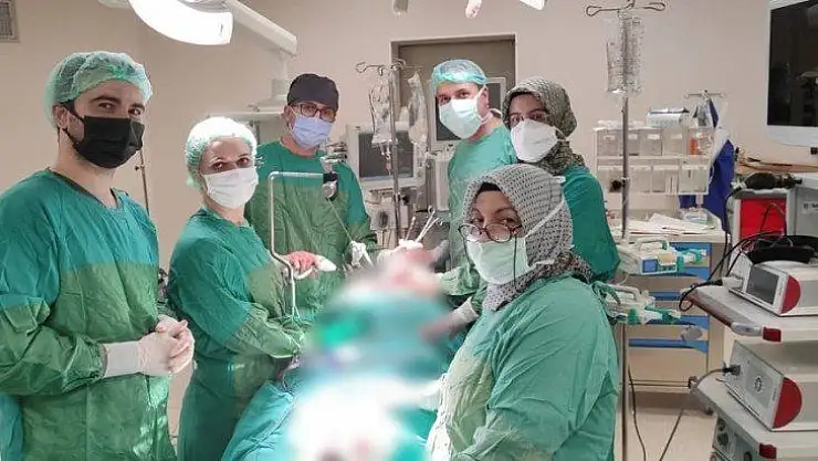 Kitle nedeni ile nefes darlığı ve yutma güçlüğü çeken hasta Fethi Sekin Şehir Hastanesi'nde sağlığına kavuştu