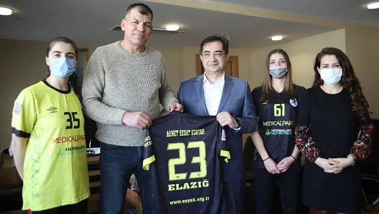 Medical Park Elazığ Hastanesi Genel Müdürü Kurtar: 'Hentbol takımımızı her zaman desteklemeye devam edeceğiz'