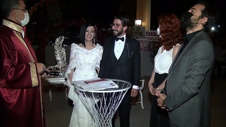 Nikah memurunun yemek, alışveriş esprisi herkesi güldürdü