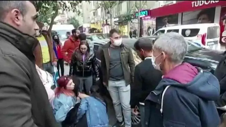 Kapağı açınca kendisinin yüzü, yanındakinin ise kolu yandı
