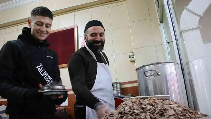 Sabah namazından sonra soluğu paçacıda alıyorlar