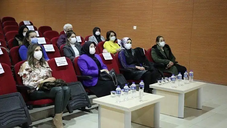 Vali Erkaya Yırık'ın eşi Ayşe Yırık:' Uyuşturucuyla mücadele de en büyük görev anneye düşüyor'