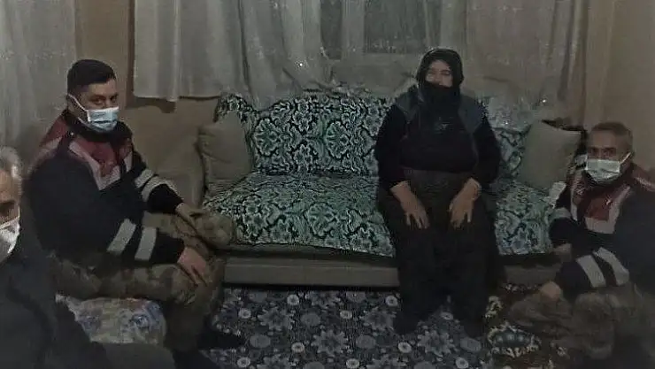 Yaşlı Kadına, Jandarmadan Ziyaret
