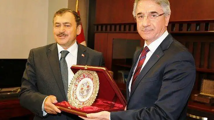 Eroğlu'ndan Belediyeye Ziyaret