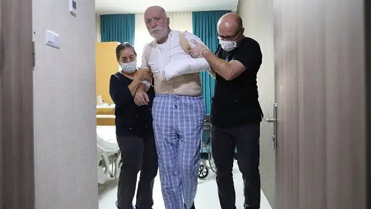 Yürüyemeyen Hasan dede 6,5 saatlik operasyonla 3 günde ayağa kalktı