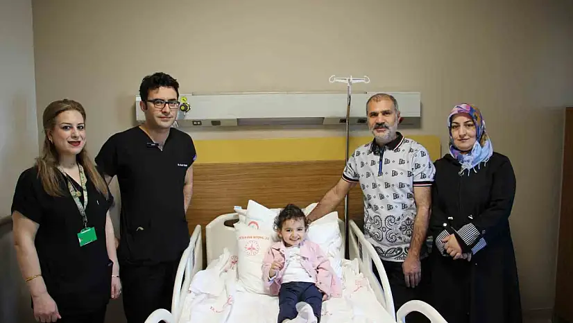 24 aylık bebekten 1.5 santimlik taş alındı: Süper mini PNL ile büyük başarı