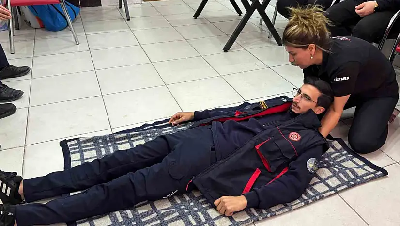 Elazığ'da itfaiye personeline ilk yardım eğitimi