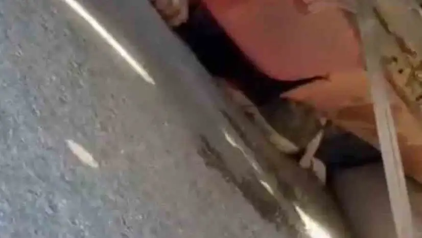 Motosiklet sürücüsünü kurtarmak için seferber oldular