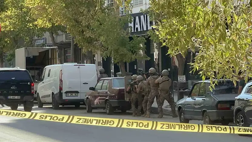 Elazığ'da polisle çatışma: 1 yaralı
