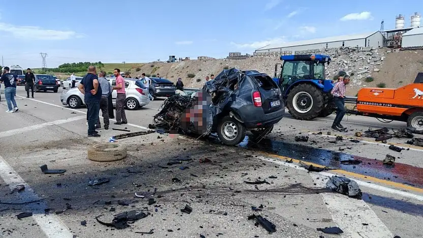 Elazığ'da feci kaza: 1 ölü, 2 ağır yaralı
