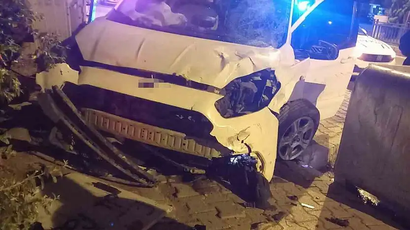 Elazığ'da hafif ticari araç ile motosiklet çarpıştı: 6 yaralı