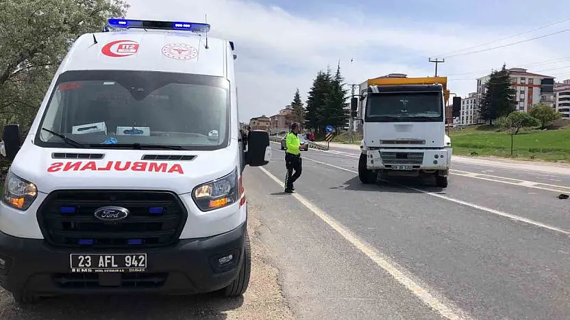 Elazığ'da kamyon ile otomobil çarpıştı: 1 yaralı