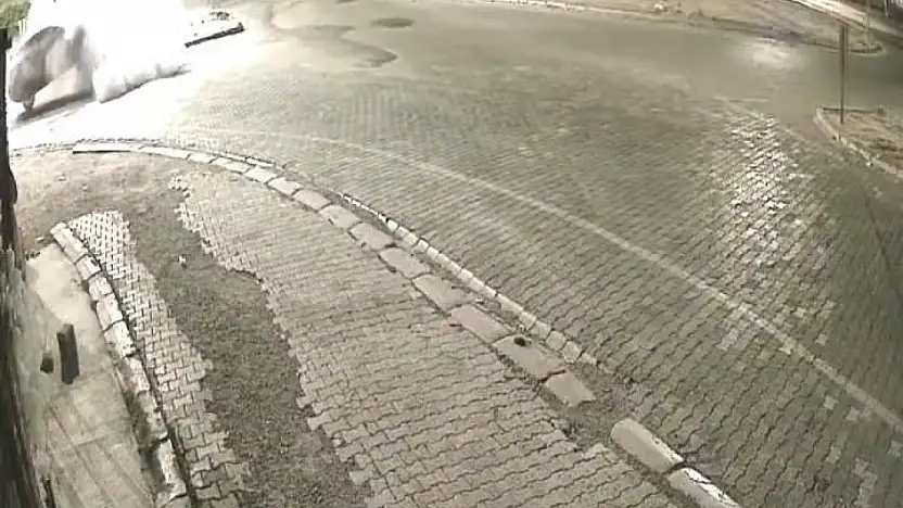 Elazığ'da trafik kazaları kameralara yansıdı