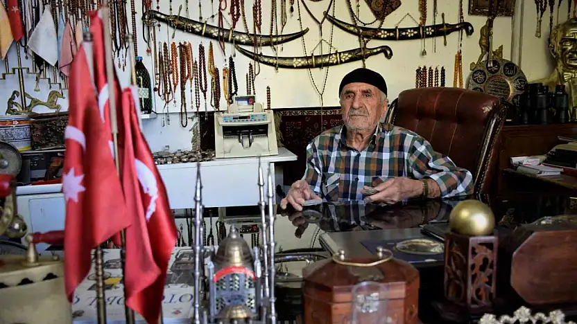 Tarihten gelen antikaları gibi hayatı da dikkat çekiyor