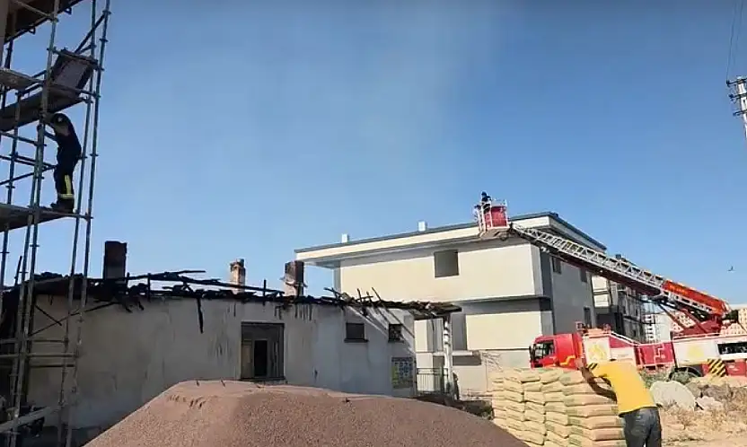 Elazığ'da çatı yangını